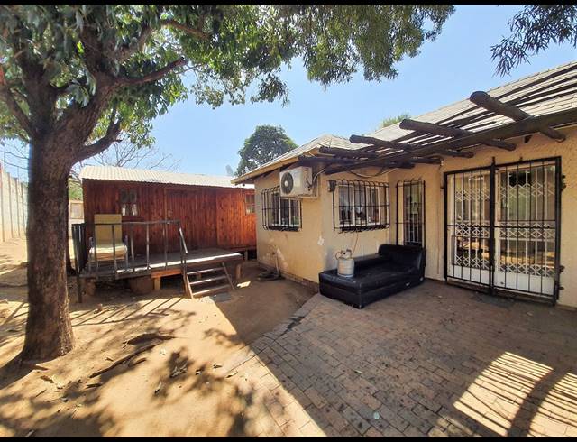5 BEDROOM FREEHOLD FOR SALE IN NOORDWYK